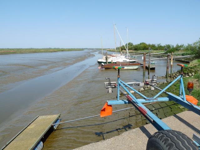 Slipanlage bei ablaufendem Wasser